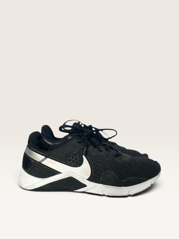 Nike Legend Essential 2