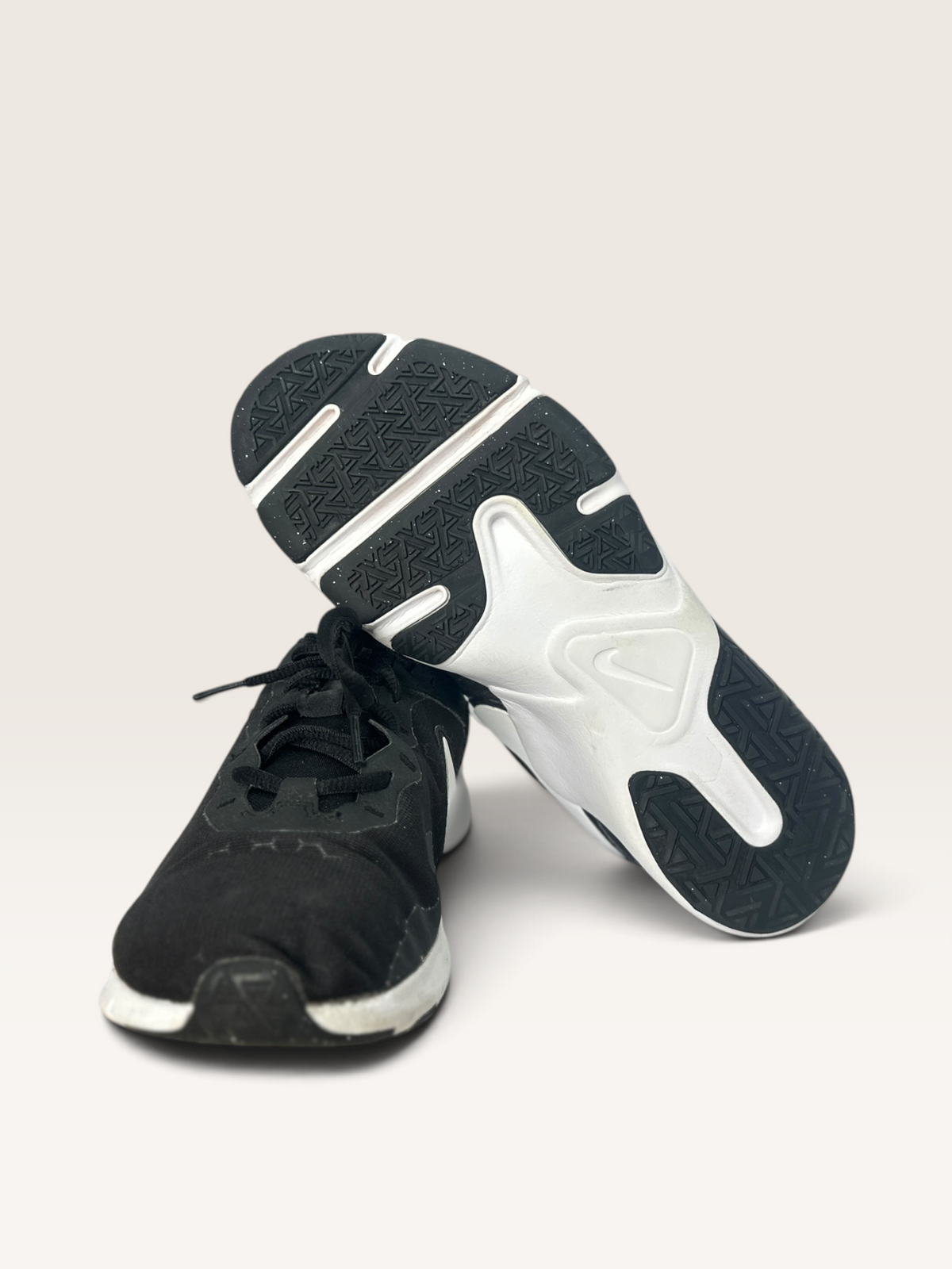 Nike Legend Essential 2
